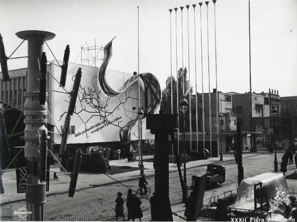 Fiera di Milano - Campionaria 1954 - Padiglione dell'ENI (Ente nazionale idrocarburi) - Veduta esterna