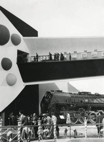 Fiera di Milano - Campionaria 1954 - Padiglione e area espositiva all'aperto della Breda