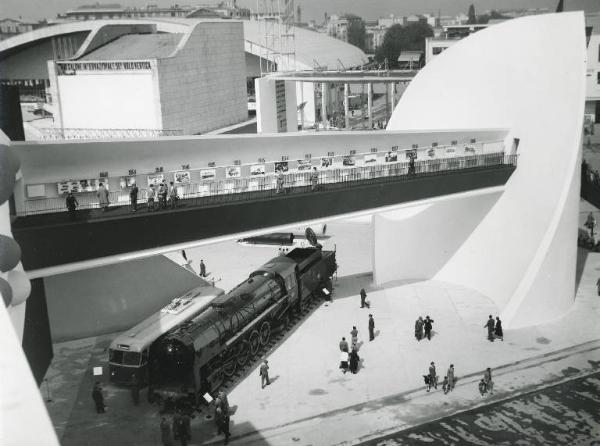 Fiera di Milano - Campionaria 1954 - Padiglione e area espositiva all'aperto della Breda