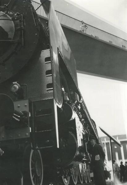 Fiera di Milano - Campionaria 1954 - Padiglione e area espositiva all'aperto della Breda