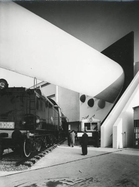 Fiera di Milano - Campionaria 1954 - Padiglione e area espositiva all'aperto della Breda