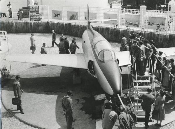 Fiera di Milano - Campionaria 1954 - Area espositiva della Fiat - Settore dell'aeronautica