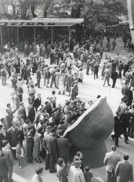 Fiera di Milano - Campionaria 1954 - Padiglione della Sidercomit (Siderurgica Commerciale Italiana S.p.A ) - Esposizione della Terni in area esterna