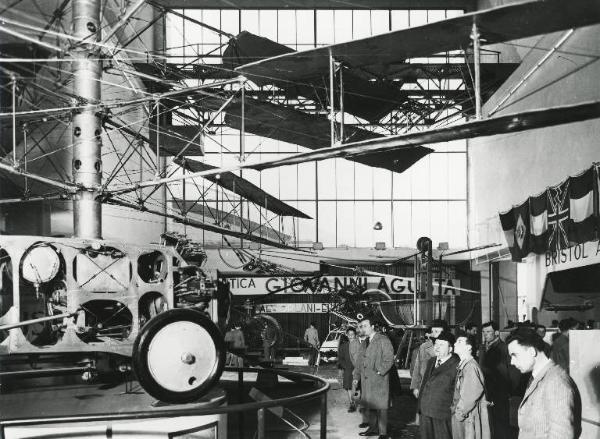 Fiera di Milano - Campionaria 1954 - Salone internazionale del volo verticale - Interno