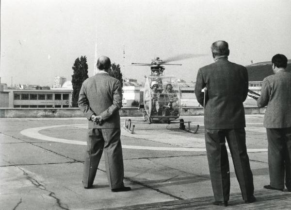 Fiera di Milano - Campionaria 1954 - Salone internazionale del volo verticale - Volo all'eliporto "Leonardo da Vinci"