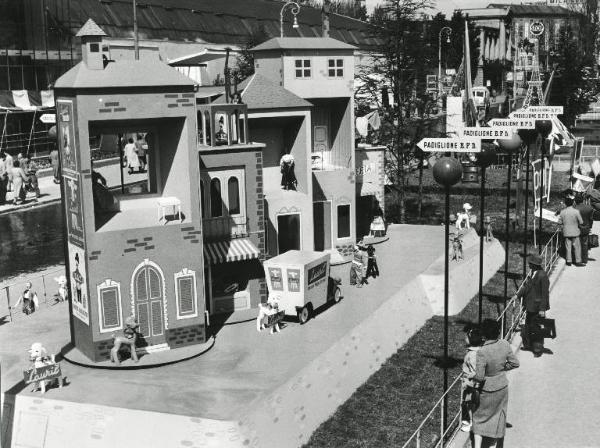 Fiera di Milano - Campionaria 1954 - Installazione pubblicitaria della BPD (Bombrini Parodi Delfino)