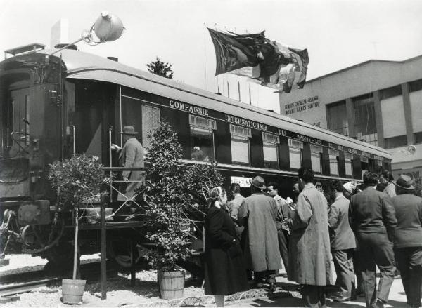 Fiera di Milano - Campionaria 1954 - Vagone ferroviario della Compagnie internationale des vagons-lits et des grands express europeens