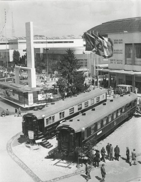 Fiera di Milano - Campionaria 1954 - Vagoni ferroviari della Compagnie internationale des vagons-lits et des grands express europeens