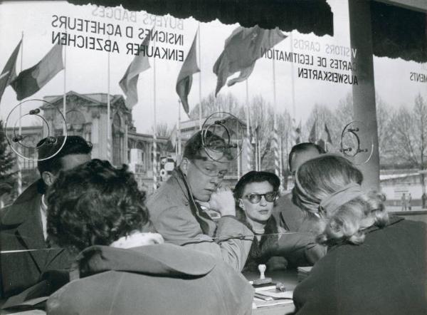 Fiera di Milano - Campionaria 1954 - Servizio di assistenza per visitatori stranieri