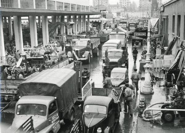 Fiera di Milano - Campionaria 1954 - Trasporto di merci