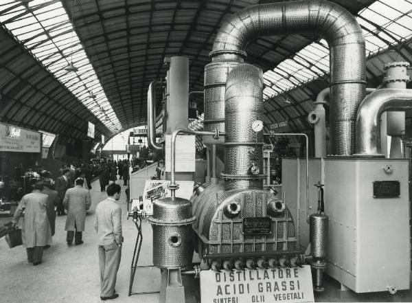 Fiera di Milano - Campionaria 1954 - Padiglione delle macchine olearie - Interno