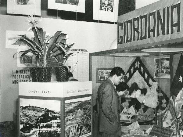 Fiera di Milano - Campionaria 1954 - Palazzo delle nazioni - Mostra ufficiale della Giordania