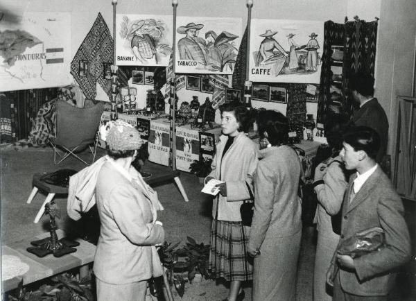 Fiera di Milano - Campionaria 1954 - Palazzo delle nazioni - Mostra ufficiale dell'Honduras