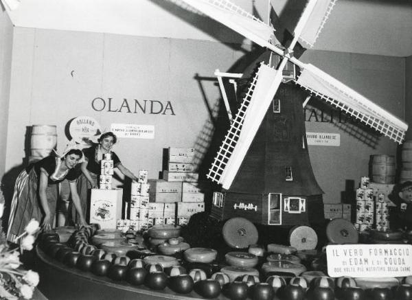 Fiera di Milano - Campionaria 1954 - Palazzo delle nazioni - Mostra ufficiale dell'Olanda