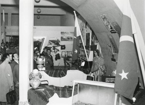 Fiera di Milano - Campionaria 1954 - Palazzo delle nazioni - Mostra ufficiale del Pakistan