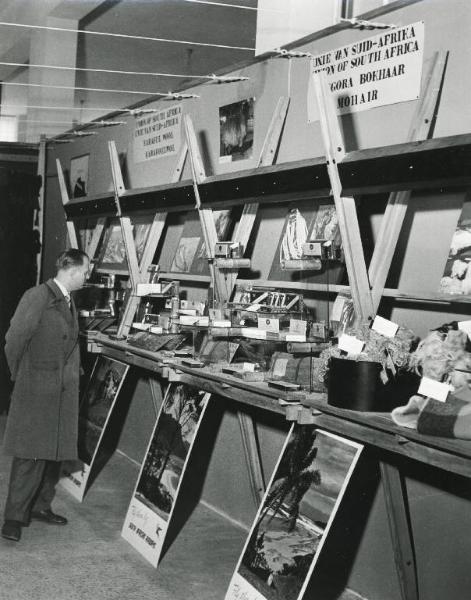 Fiera di Milano - Campionaria 1954 - Palazzo delle nazioni - Mostra ufficiale dell'Unione del Sud Africa