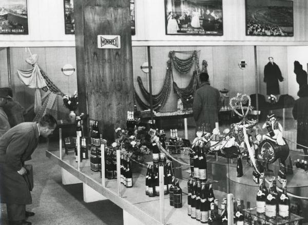 Fiera di Milano - Campionaria 1954 - Palazzo delle nazioni - Mostra ufficiale dell'Ungheria