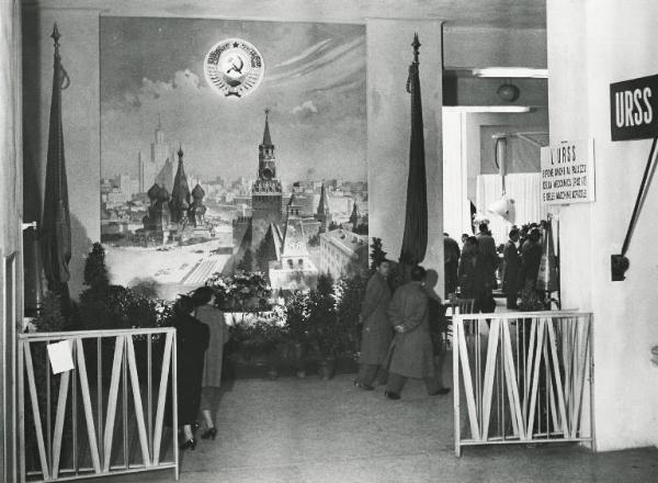 Fiera di Milano - Campionaria 1954 - Palazzo delle nazioni - Mostra ufficiale dell'Unione sovietica