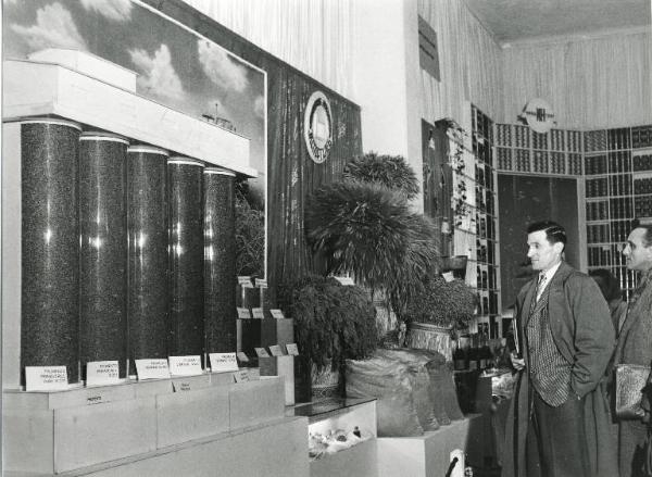 Fiera di Milano - Campionaria 1954 - Palazzo delle nazioni - Mostra ufficiale dell'Unione sovietica