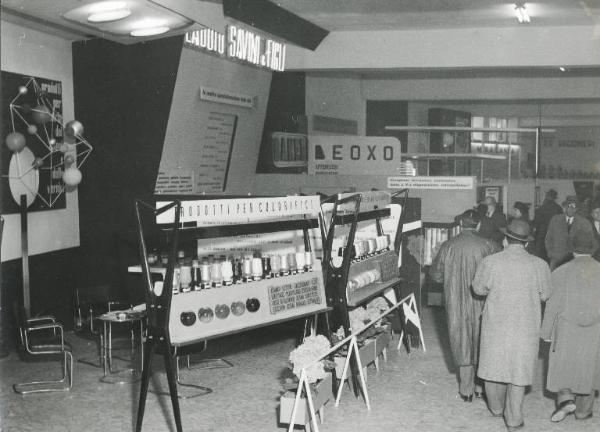 Fiera di Milano - Campionaria 1954 - Padiglione della chimica industriale e farmaceutica - Interno