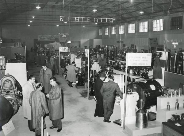 Fiera di Milano - Campionaria 1954 - Padiglione delle macchine per l'industria dolciaria e casearia - Interno