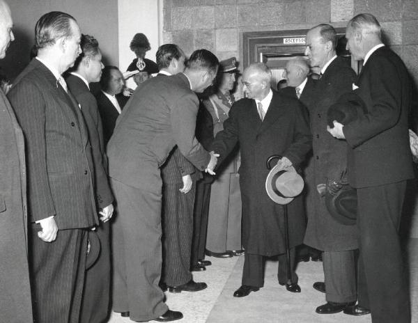 Fiera di Milano - Campionaria 1955 - Visita del presidente della Repubblica Luigi Einaudi in occasione della inaugurazione