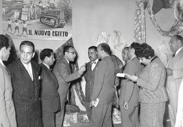 Fiera di Milano - Campionaria 1955 - Visita del maggiore Magdi Hassanen, presidente del Consiglio amministrativo della nuova provincia egiziana "della liberazione"