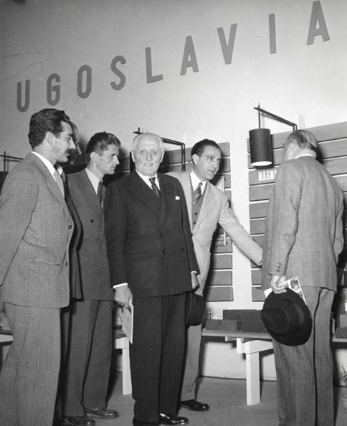 Fiera di Milano - Campionaria 1955 - Mostra ufficiale della Cecoslovacchia nel palazzo delle nazioni - Visita del presidente della Fiera Tommaso Gallarati Scotti