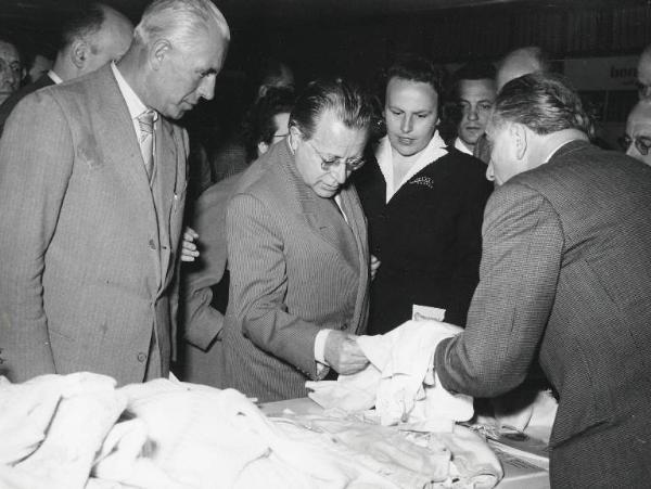 Fiera di Milano - Campionaria 1955 - Visita dell'onorevole Palmiro Togliatti