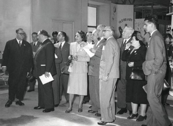 Fiera di Milano - Campionaria 1955 - Visita degli inviati speciali della Stampa internazionale