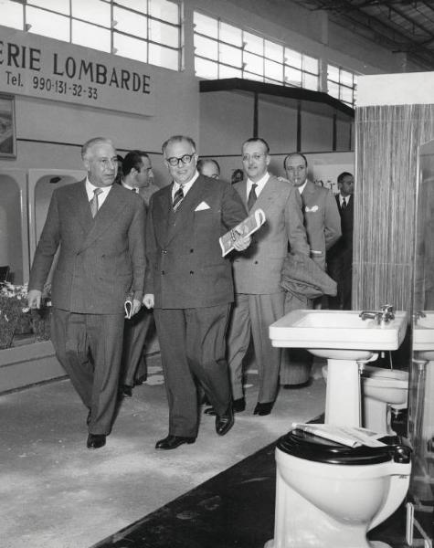 Fiera di Milano - Campionaria 1955 - Visita del sottosegretario di Stato per l'industria e il commercio Emilio Battista