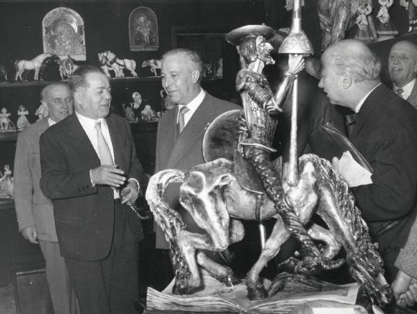 Fiera di Milano - Campionaria 1955 - Visita del sottosegretario di Stato per l'industria e il commercio Emilio Battista