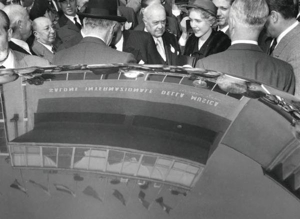 Fiera di Milano - Campionaria 1955 - Visita dell'ambasciatrice degli Stati Uniti Clare Boothe Luce