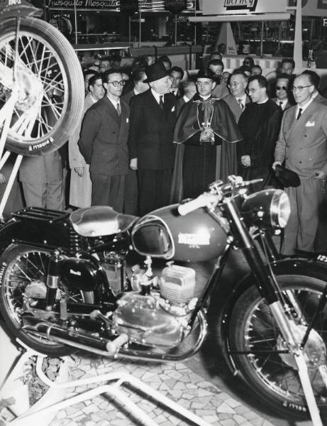 Fiera di Milano - Campionaria 1955 - Visita dell'arcivescovo di Milano Giovanni Battista Montini