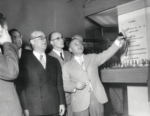 Fiera di Milano - Campionaria 1955 - Visita del presidente della Camera dei deputati Giovanni Gronchi