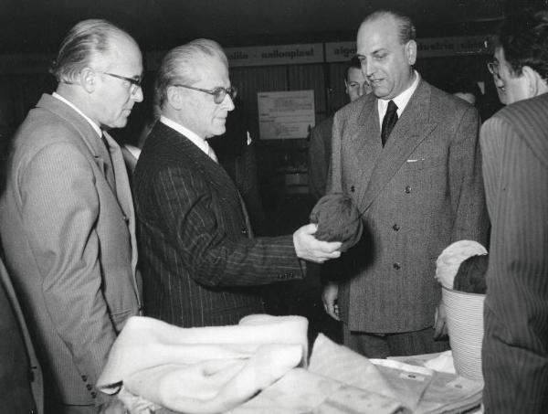 Fiera di Milano - Campionaria 1955 - Visita del presidente della Camera dei deputati Giovanni Gronchi