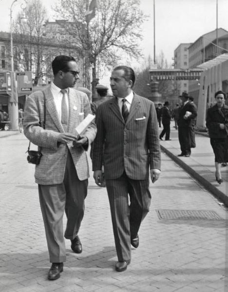 Fiera di Milano - Campionaria 1955 - Visita del delegato speciale della corporazione dei commercianti del Perù César Davila del Piélago