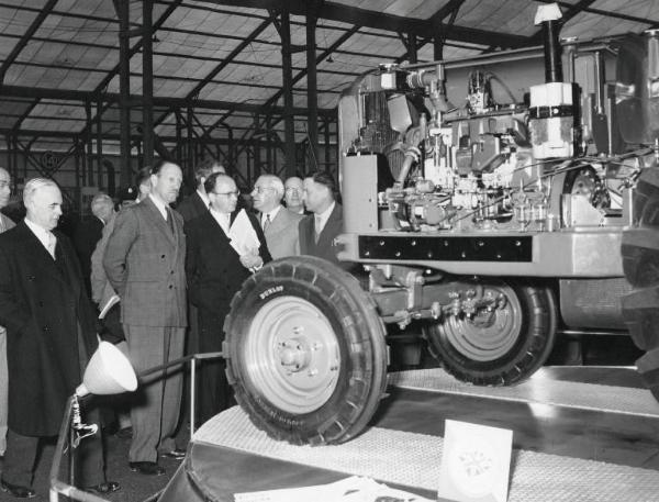 Fiera di Milano - Campionaria 1955 - Visita dell'ambasciatore inglese Ashley Clarke