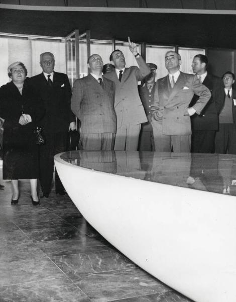 Fiera di Milano - Campionaria 1955 - Visita del presidente del Consiglio dei ministri Mario Scelba