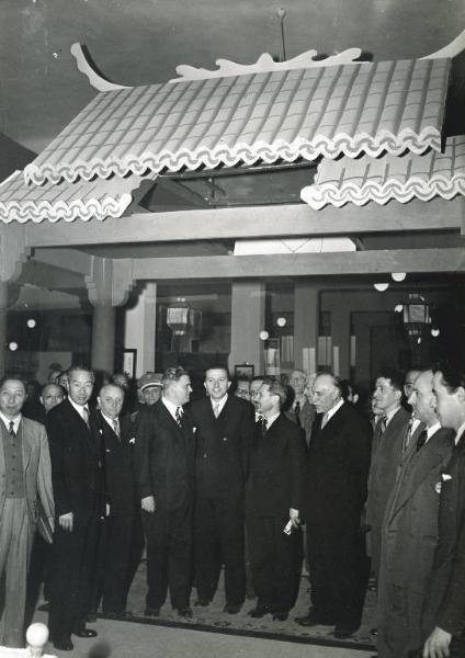 Fiera di Milano - Campionaria 1948 - Visita del ministro dei trasporti Guido Corbellini, del sottosegretario per l'industria Roberto Tremelloni e del sottosegretario alla presidenza del consiglio Giulio Andreotti in occasione della inaugurazione