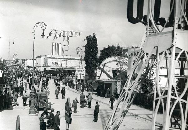 Fiera di Milano - Campionaria 1948 - Viale dell'industria