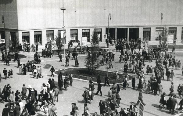 Fiera di Milano - Campionaria 1948 - Piazza Italia