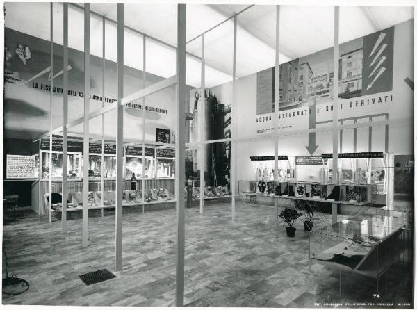 Fiera di Milano - Campionaria 1948 - Padiglione del Gruppo Montecatini - Sala dei prodotti chimici per l'industria