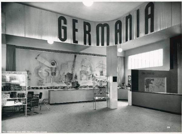 Fiera di Milano - Campionaria 1948 - Palazzo delle nazioni - Mostra ufficiale della Germania