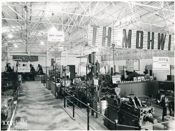 Fiera di Milano - Campionaria 1948 - Padiglione delle materie plastiche e delle macchine per la loro lavorazione - Interno