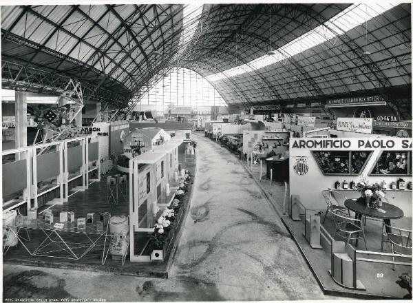 Fiera di Milano - Campionaria 1948 - Padiglione dei prodotti chimici e farmaceutici, dei colori e vernici - Interno