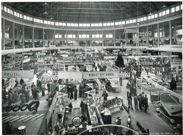 Fiera di Milano - Campionaria 1948 - Salone della motonautica, aeronautica, autoveicoli e accessori nel palazzo dello sport