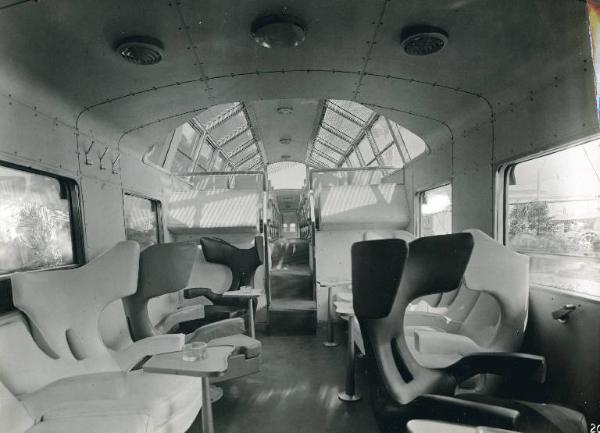 Fiera di Milano - Campionaria 1948 - Tettoia espositiva dell'OM - Automotrice leggera "Belvedere" (ALTn 444-3001) - Interno