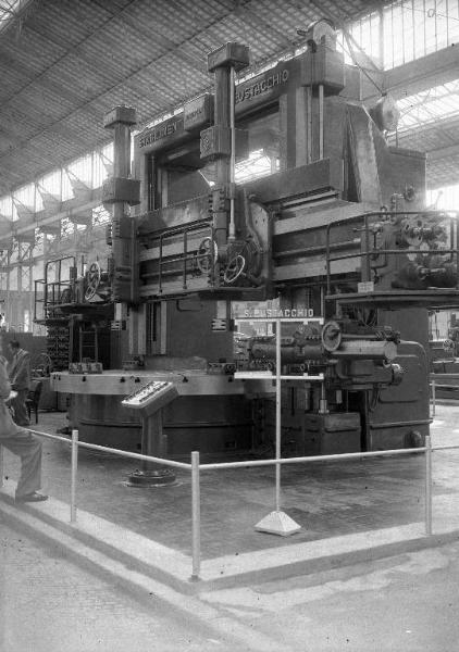 Fiera di Milano - Campionaria 1947 - Padiglione della meccanica - Tornio verticale