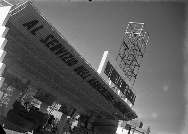 Fiera di Milano - Campionaria 1949 - Area espositiva Fiat - Trattrici agricole